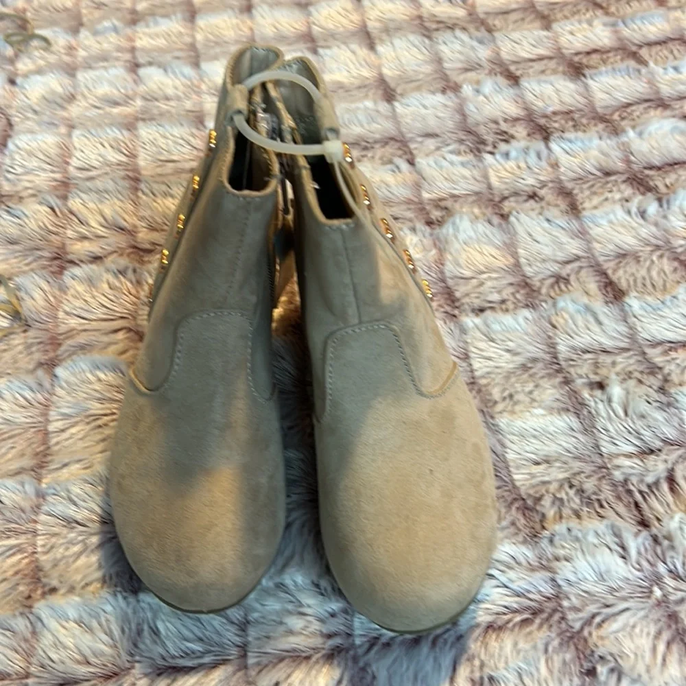 The children place Ankle boots size 12